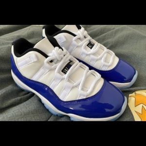 Selling low top white & blue Jordans